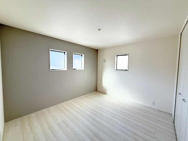 洋室7.25帖、別角度。「ランプはどんなデザインにしようかな?」「ベッドのサイズはどれくらいがいいだろう?」など、自分の部屋になったらどのようにレイアウトしようかと楽しく想像してみてください。