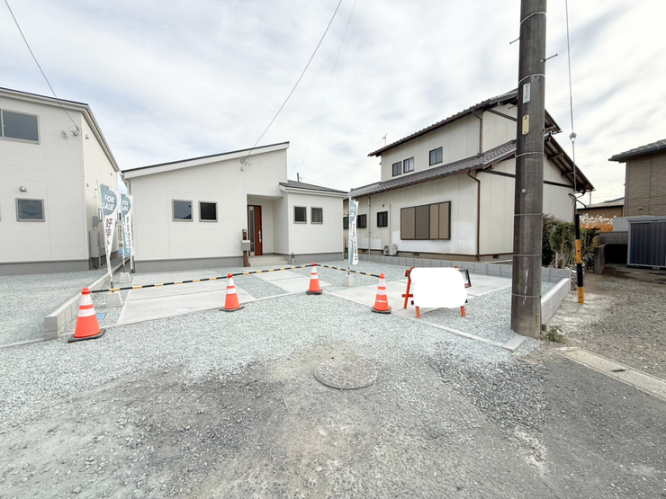 スーパーマーケットまで210m(徒歩3分)で買い物便利♪もう一品おかずが欲しいけど、作る時間がない!そんな時に惣菜などを買いに行きやすい距離で助かります♪