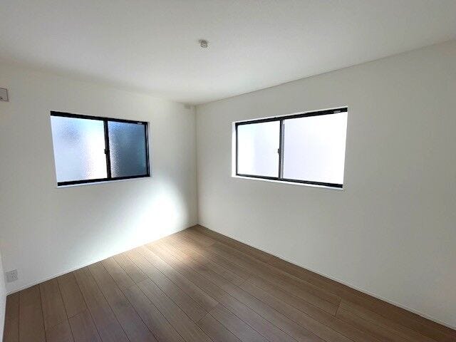 2階 洋室(6帖)二面採光で明るく、風通しも良いです♪