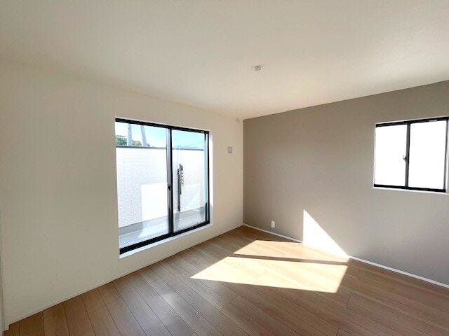 2階 洋室(7帖)こちらのお部屋からバルコニーへ出入りできます。