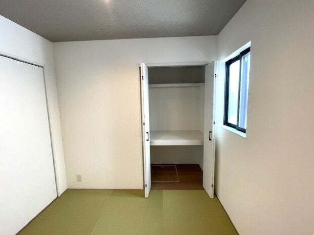 和室にも収納スペースがあります。