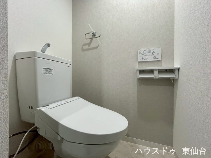トイレはシンプルなデザインでお掃除もしやすそうです♪