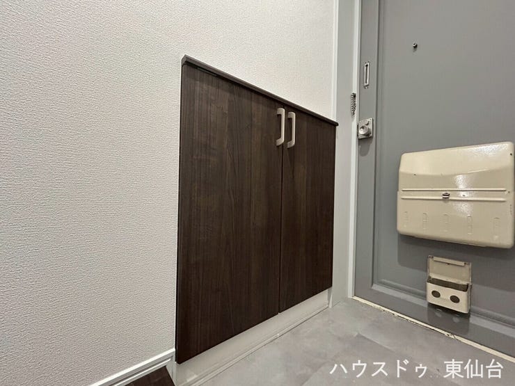 靴も小物もすっきり収まる、収納力のある玄関スペース