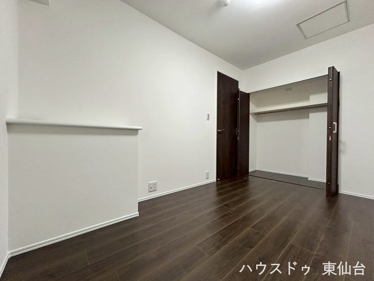 開け閉めしやすい両開き扉で、忙しい朝もスムーズに