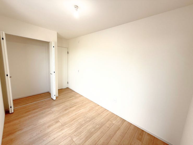 2階南西側約5.2帖。自分だけの個室があるって素敵ですよね。勉学に没頭したり、じっくり読書を楽しんだり、音楽にひたったり。そんな満ち足りた日々を過ごすプライベート空間を。