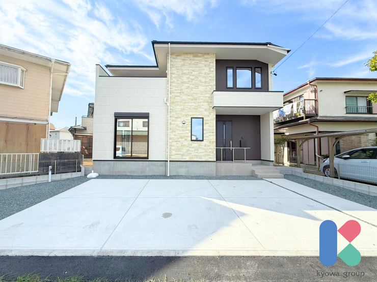 クリスマスはツリーや電飾で華やかに、ハロウィンにはランタンカボチャなどで可愛くミステリアスに外観を飾り付けて楽しみましょう♪そして、年末年始は良い一年を願って、門松としめ縄を♪