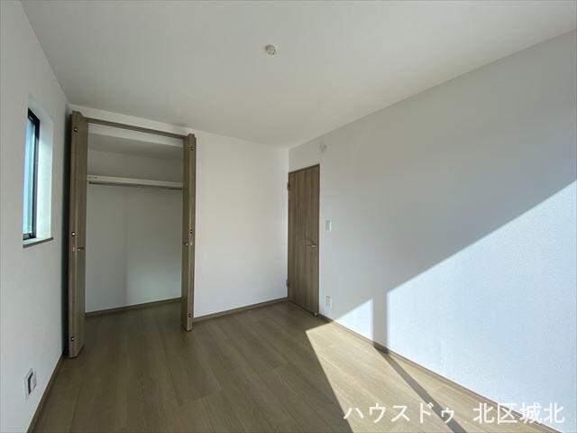 明るく、収納スペースも完備された洋室は、子供部屋としても、寝室としてもお使いいただけます。