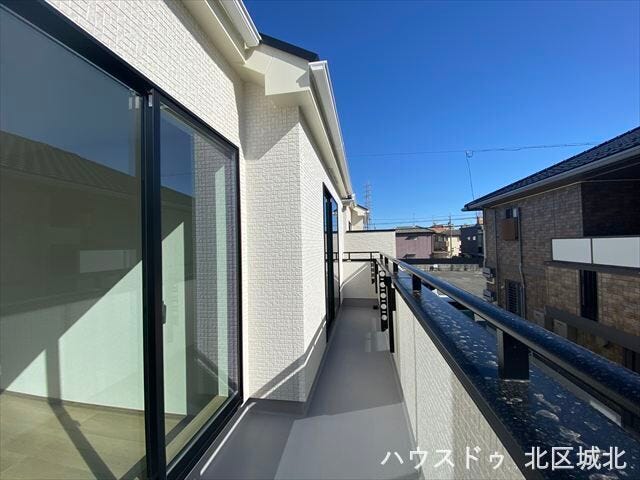 採光・通風に優れた南面バルコニー。毎日の洗濯物も乾きやすく安心です◎