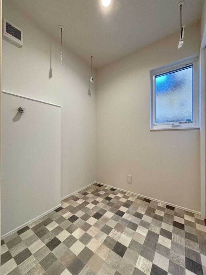 天気に左右されず洗濯物が干せるランドリールーム!「洗濯」から「干す」の移動がゼロなのもの嬉しい!