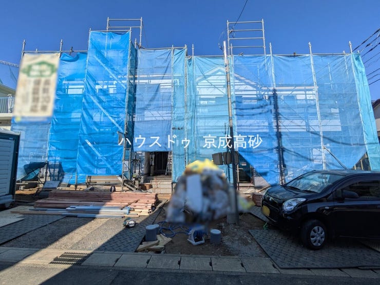爽やかな青空の下に贅沢なほどに降り注ぐ陽光、豊かな居住性と、クオリティ。住まうことの喜びを感じさせてくれます。