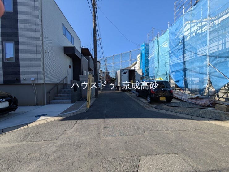 前面道路含む外観