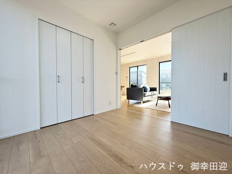 ■□■憩いと多用途の万能空間■□■
ゲストをもてなし、昼寝や家事にも使える心地よい多目的スペース。