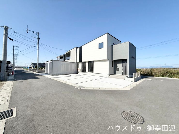 ■□■理想を叶える、新しい暮らしの舞台■□■
高いデザイン性と機能性を兼ね備えた住まい。ここで、家族の新しい物語が始まります。