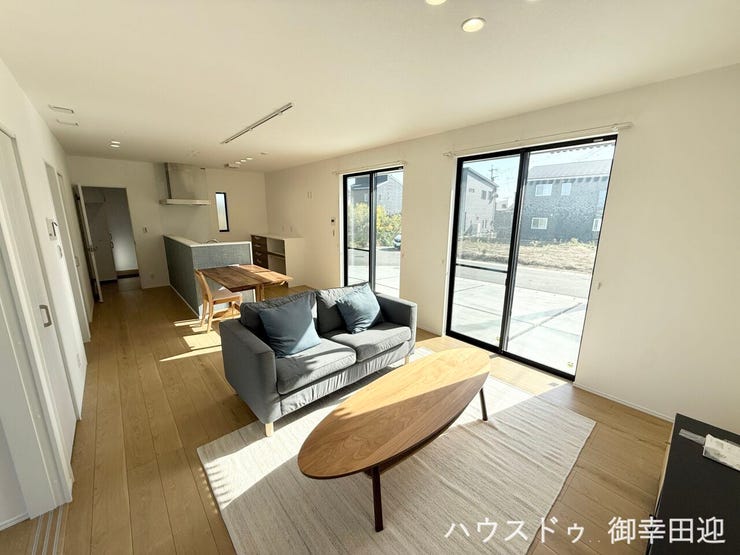 ■□■家族の笑顔が集う、安らぎとくつろぎの中心地■□■
お気に入りの家具を迎え、窓からは心地の良い光が差し込みます。