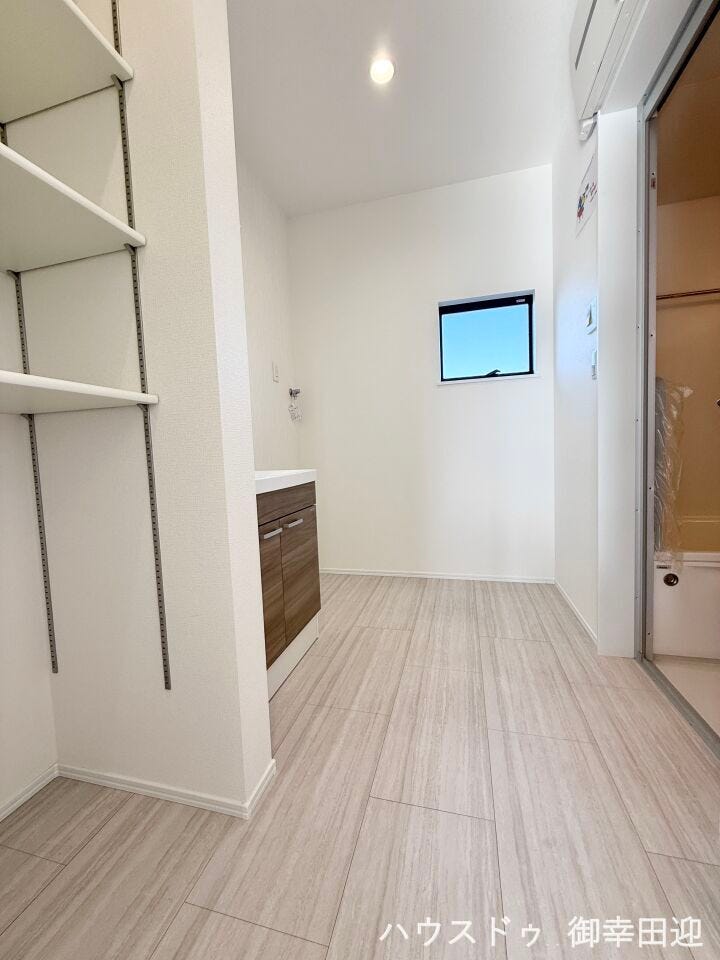 ■□■清々しいリフレッシュ空間■□■
自分を磨き、気持ちを切り替える。心地よい光が差し込むプライベートスペース。