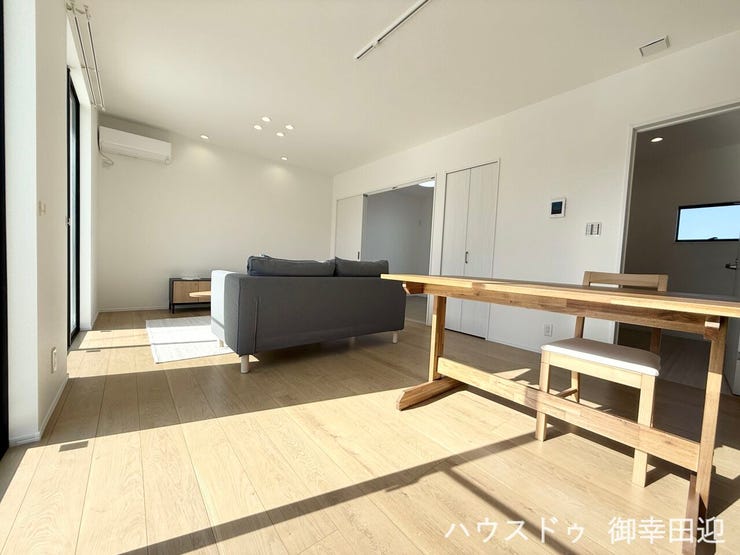 ■□■家族の笑顔が集う、安らぎとくつろぎの中心地■□■
お気に入りの家具を迎え、窓からは心地の良い光が差し込みます。