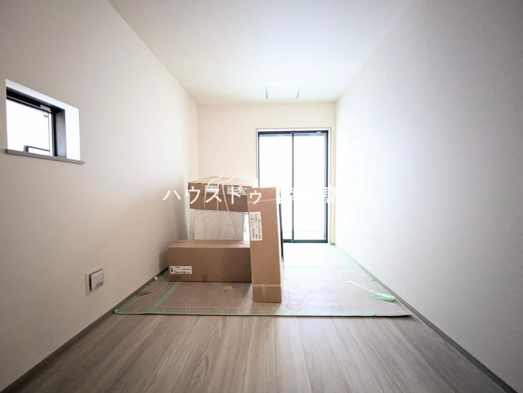 家族一人ひとりの大切なプライベート空間。趣味に合わせて使って頂けるようシンプルに仕上げてあります。