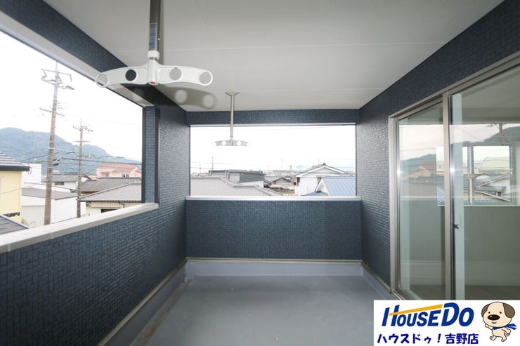 インナーバルコニー。屋根があるので、多少の雨も安心です。