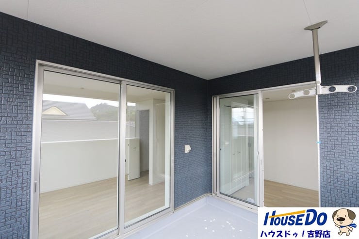 インナーバルコニー。屋根があるので、多少の雨も安心です。