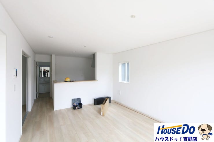 16帖のリビングはとても開放的で家族だんらんの場に最適です。