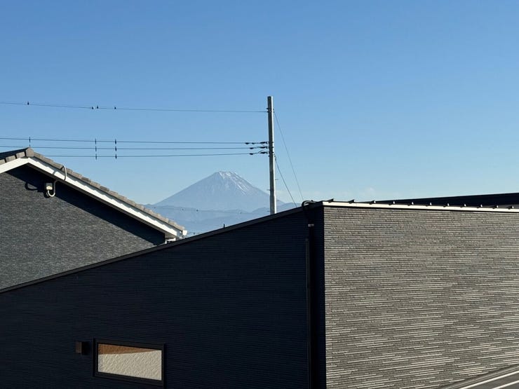 晴れた日には、バルコニーから富士山を眺めることができます♪(甲斐市下今井 新築建売住宅)