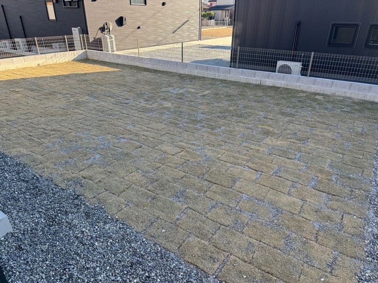 天然芝の南庭スペースです。ウッドデッキを施工したり、お子様の遊び場や家庭菜園スペース、ドッグランスペースにも良いですね。(甲斐市下今井 新築建売住宅)