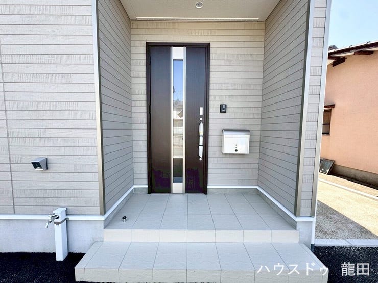 ■□■玄関■□■
玄関・モニター付きインターホン・ポスト