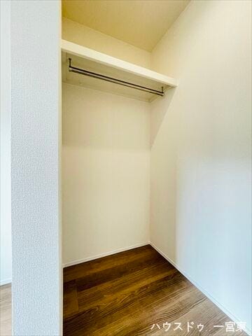 【5.8帖洋室】
クローゼットは扉を設けていないので、お洋服などの出し入れもサッと行えますね。