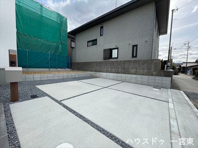 カースペースには車種により2台を並列駐車可能です◎お車の入れ替え不要です。