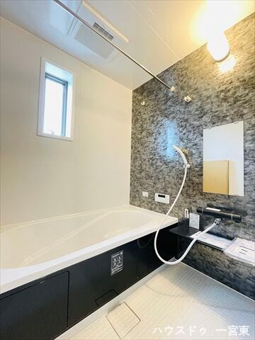 落ち着いていておしゃれな化粧パネルを採用。ゆったりと湯舟に浸かって一日の疲れをリフレッシュできますね。