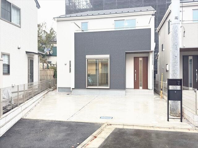 駐車場:並列で2台駐車することができます。お友達が来た時に入替不要なのはうれしいですね。