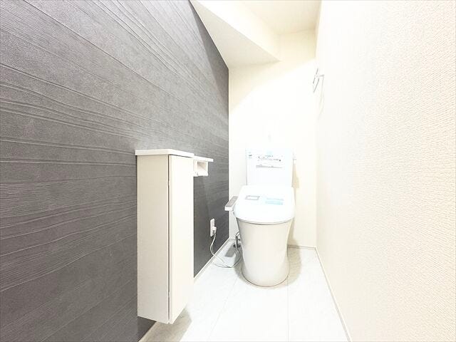 トイレ:現代では必要不可欠な温水洗浄付トイレ♪寒い冬は便座が温かいとホッとしますね。