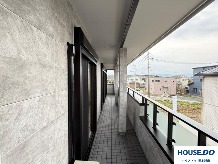 南向きの大型バルコニーは陽当り良好で、たっぷりのお洗濯物もよく乾きます!