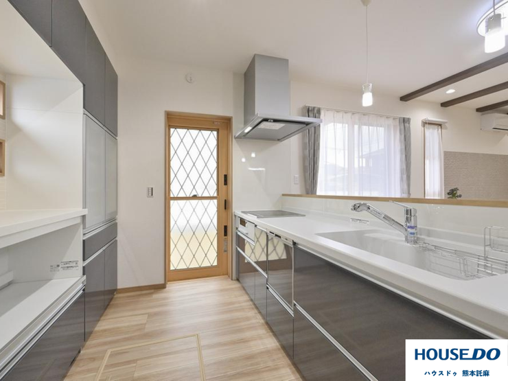 対面キッチンならリビング学習するお子様の様子も見られます!