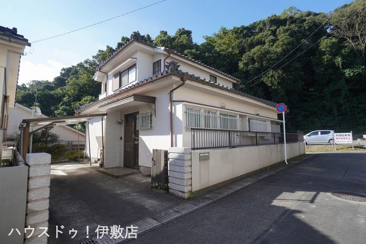 【外観写真】
・駐車場2台可能
・敷地57.72坪、建物34.05坪とゆったりとした空間