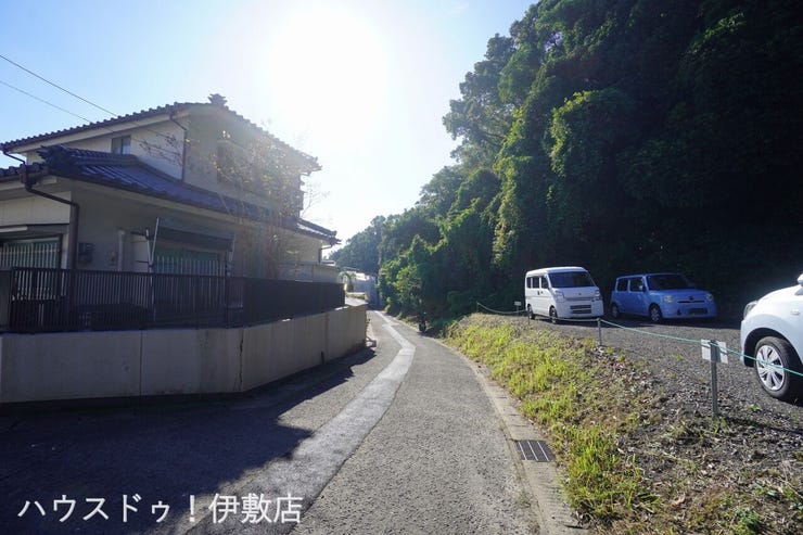 【前面道路】
西側前面道路