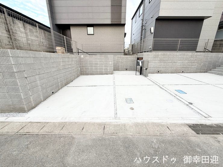 ■□■車と趣味の幅が広がる場所■□■単なる駐車スペースではない、洗車やタイヤ交換、DIYにも使える多目的な屋外スペースです。