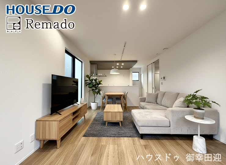 【リビング】
■□■家族の笑顔が集う、安らぎとくつろぎの中心地■□■お気に入りの家具を迎え、窓からは心地の良い光が差し込みます。※CGで家具を配置しています。