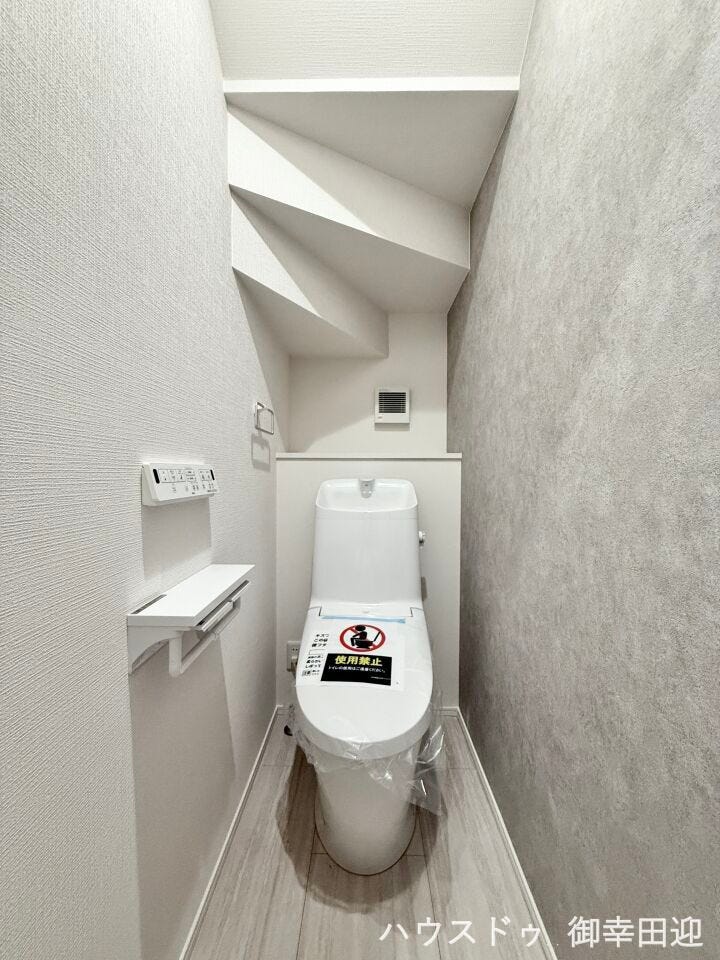 ■□■安らぎのひとときを提供する場所■□■清潔さと静けさを両立した空間。心落ち着くひとときを過ごせる、プライベートなレストルームです。