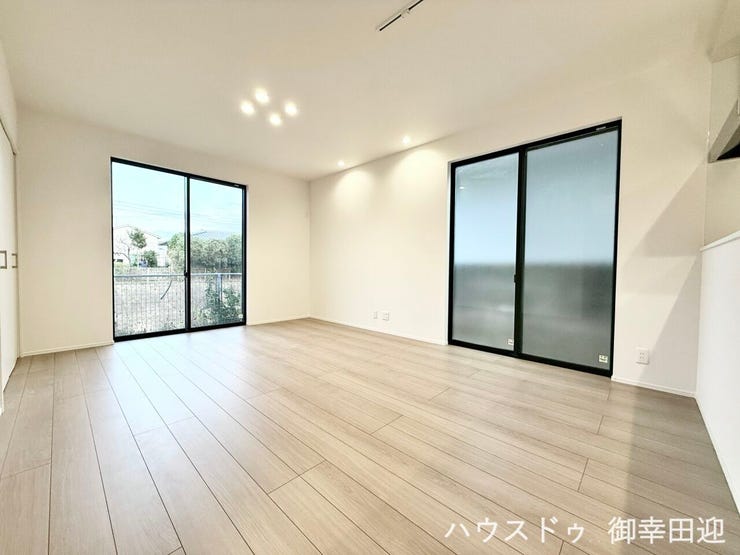 ■□■安らぎと笑顔の中心地■□■陽光が優しく降り注ぎ、会話が自然と弾む。ここでは、毎日が特別な時間へと変わります。