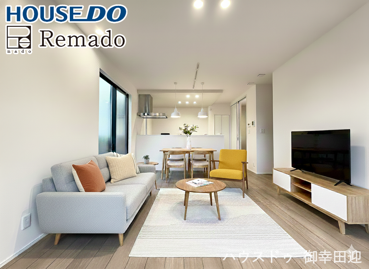 【リビング】
■□■家族の笑顔が集う、安らぎとくつろぎの中心地■□■お気に入りの家具を迎え、窓からは心地の良い光が差し込みます。※CGで家具を配置しています。