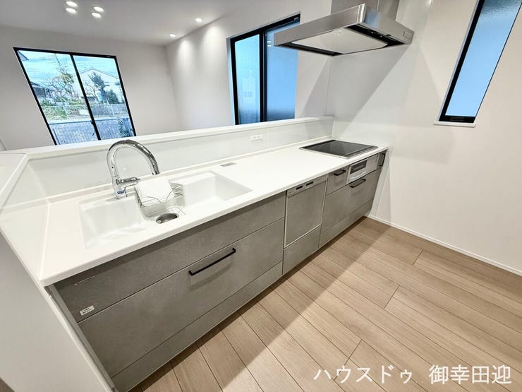 ■□■家族の「美味しい」が集まる、喜びを生み出す舞台■□■高い機能性と美しいデザインを両立。料理する人も、待つ人も、笑顔になれる場所です。