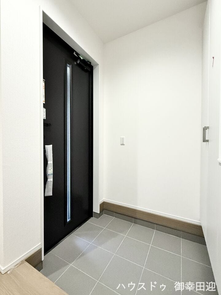 ■□■「ただいま」の安堵をくれる場所■□■訪れる人を迎え入れ、帰るたびにホッと一息つける、明るく機能的なエントランス。