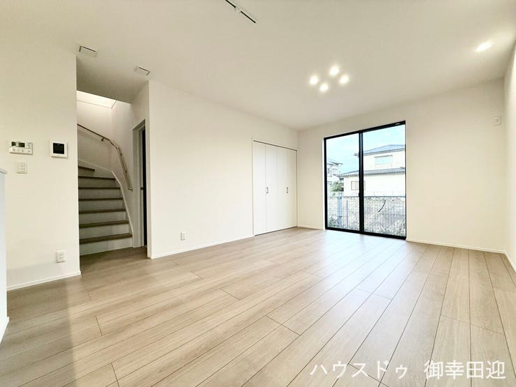 ■□■安らぎと笑顔の中心地■□■陽光が優しく降り注ぎ、会話が自然と弾む。ここでは、毎日が特別な時間へと変わります。