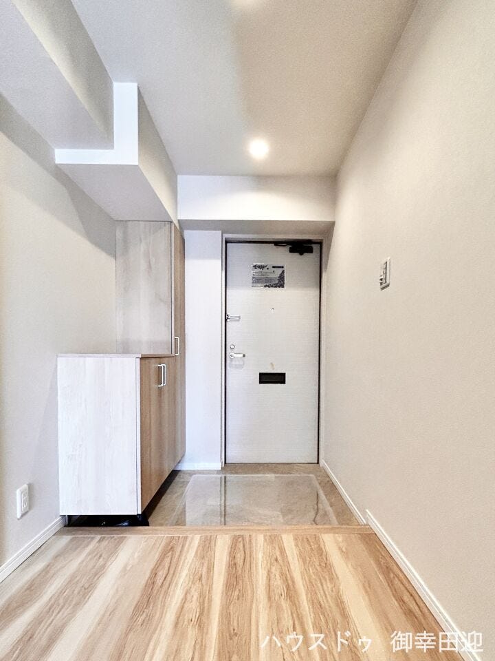 ■□■「ただいま」の安堵をくれる場所■□■訪れる人を迎え入れ、帰るたびにホッと一息つける、明るく機能的なエントランス