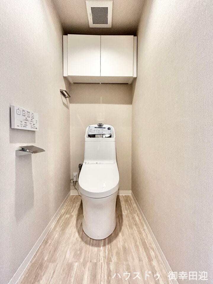 ■□■安らぎのひとときを提供する場所■□■清潔さと静けさを両立した空間。心落ち着くひとときを過ごせる、プライベートなレストルームです