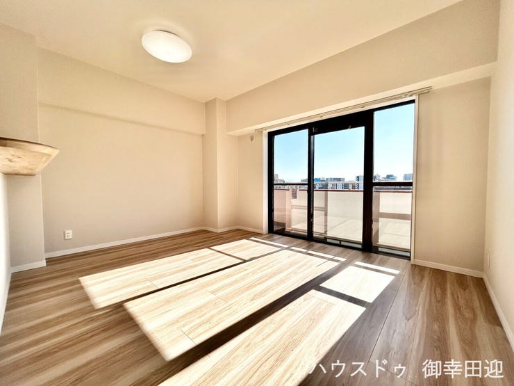 ■□■安らぎと笑顔の中心地■□■陽光が優しく降り注ぎ、会話が自然と弾む。ここでは、毎日が特別な時間へと変わります