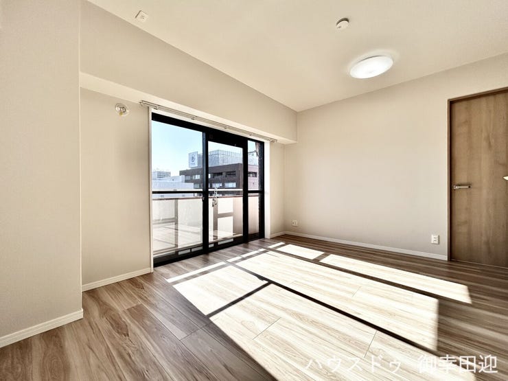 ■□■安らぎと笑顔の中心地■□■陽光が優しく降り注ぎ、会話が自然と弾む。ここでは、毎日が特別な時間へと変わります