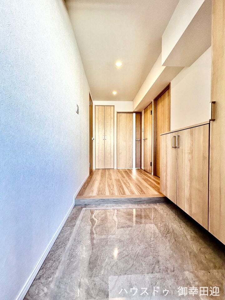 ■□■「しまう」が叶える、美しい玄関■□■大容量のシューズボックスがあることでいつも整理された、気持ちの良い「家の顔」を保てます。