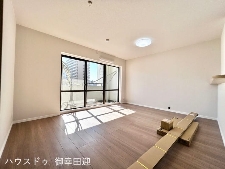 ■□■安らぎと笑顔の中心地■□■陽光が優しく降り注ぎ、会話が自然と弾む。ここでは、毎日が特別な時間へと変わります